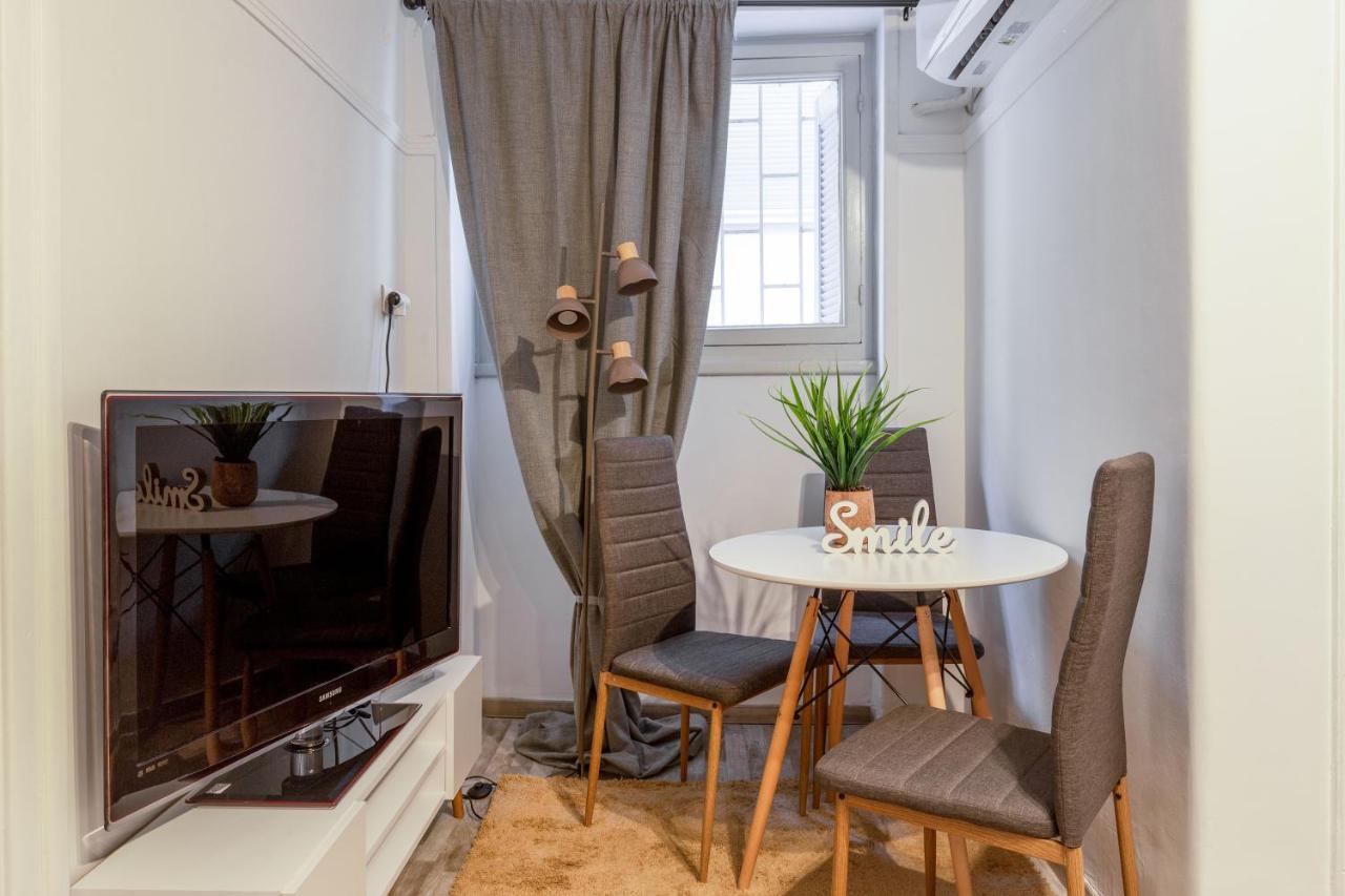 Central Apartment In The Heart Of Historic Center Athens Luaran gambar